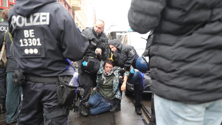 Almanya’da Filistin’e Destek Eylemine Polis Müdahalesi