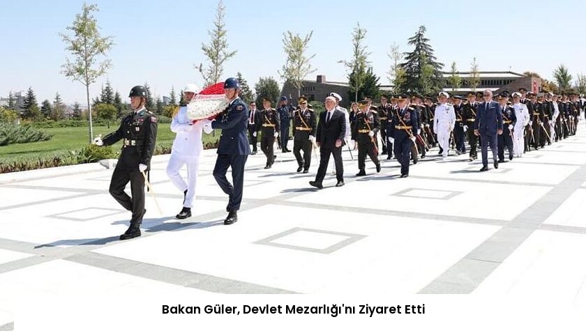 Bakan Güler, Devlet Mezarlığı’nı Ziyaret Etti