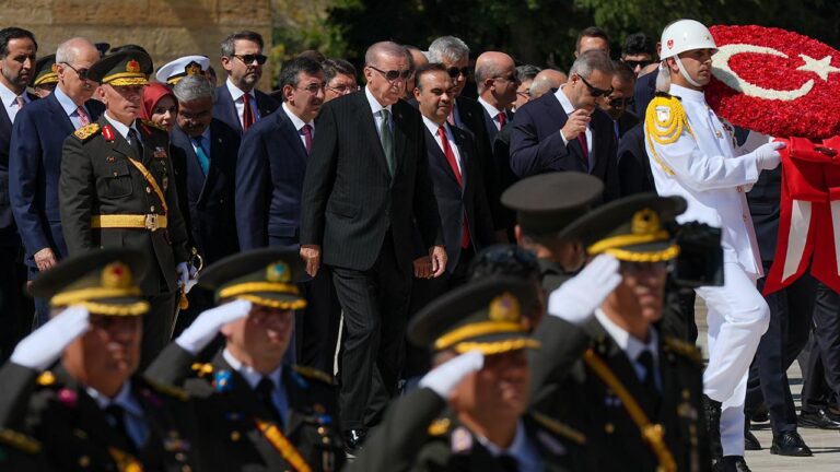 Cumhurbaşkanı ve Devlet Erkanı Anıtkabir’i Ziyaret Etti