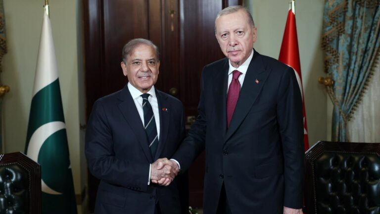 Cumhurbaşkanı ve Pakistan Başbakanı Arasında Taziye ve Yardım Görüşmesi
