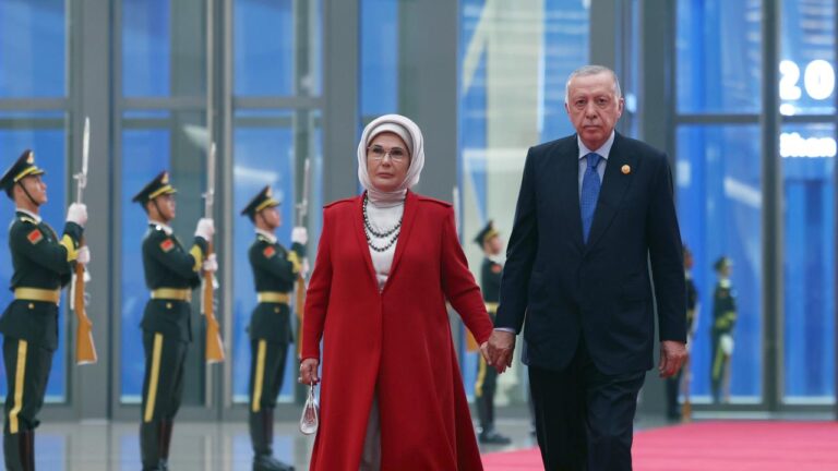 Emine Erdoğan, Çin’de lider eşleriyle yemekte buluştu