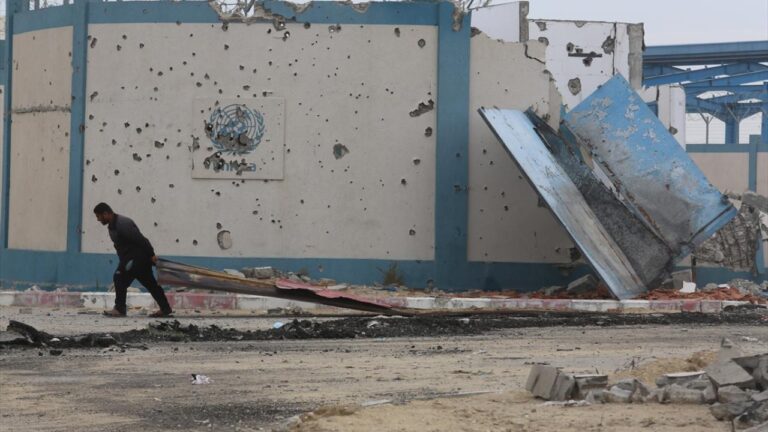 Gazze’deki UNRWA Çalışanı İsrail Yüzünden 19 Kez Yer Değiştirmek Zorunda Kaldı
