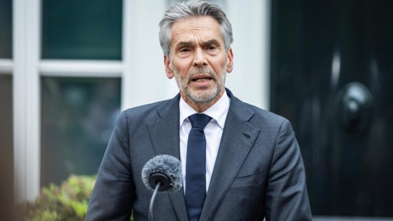 Hollanda Başbakanı: Bakanların İstifasını Saygıyla Karşılıyoruz