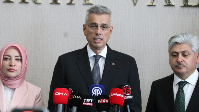 Sağlık Bakanı Memişoğlu: Sigara İçenleri Bırakmaya Teşvik Edeceğiz