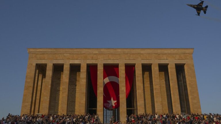 SOLOTÜRK, 30 Ağustos Zafer Bayramı’nda Anıtkabir Semalarında Saygı Uçuşu Gerçekleştirdi