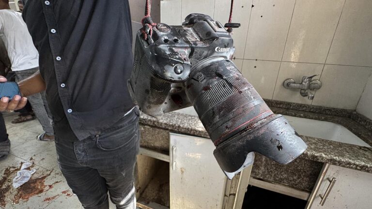 Soykırımcı İsrail saldırısı: 3 gazeteci ve en az 8 kişi hayatını kaybetti