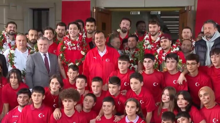 12 Dev Adam Avrupa İkincisi olarak Türkiye’ye Döndü