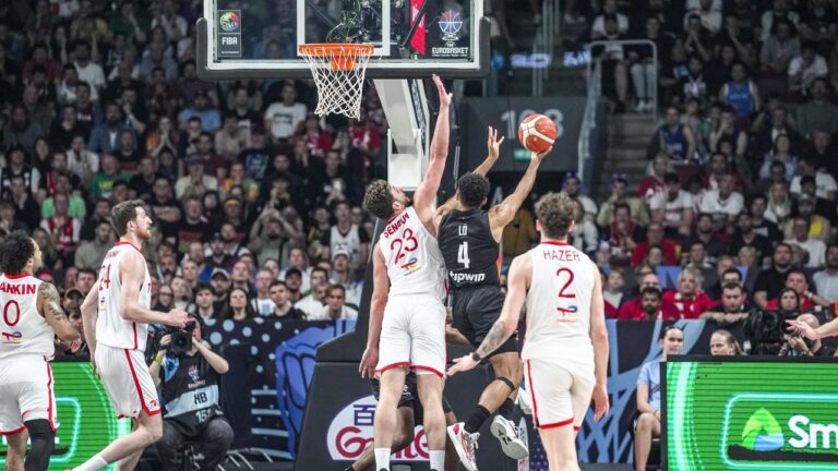 A Milli Basketbol Takımı’na Tebrikler Yağdı