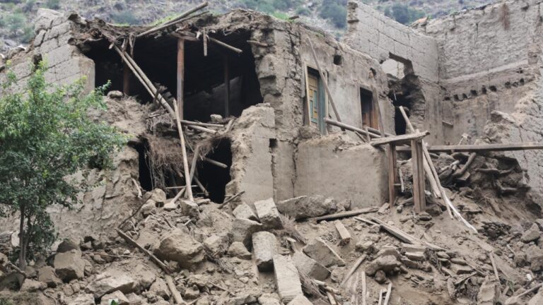 Afganistan’da 3. deprem sonrası ölü sayısı 2 bin 205’e yükseldi