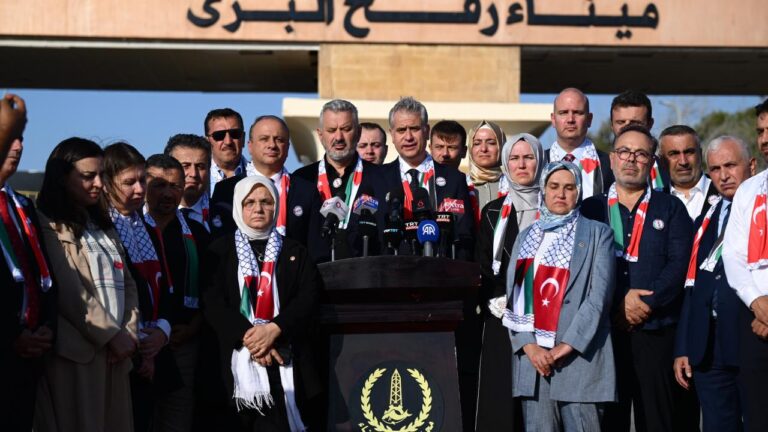 AK Parti Heyeti Gazze’ye Destek İçin Refah Sınır Kapısı’ndaydı