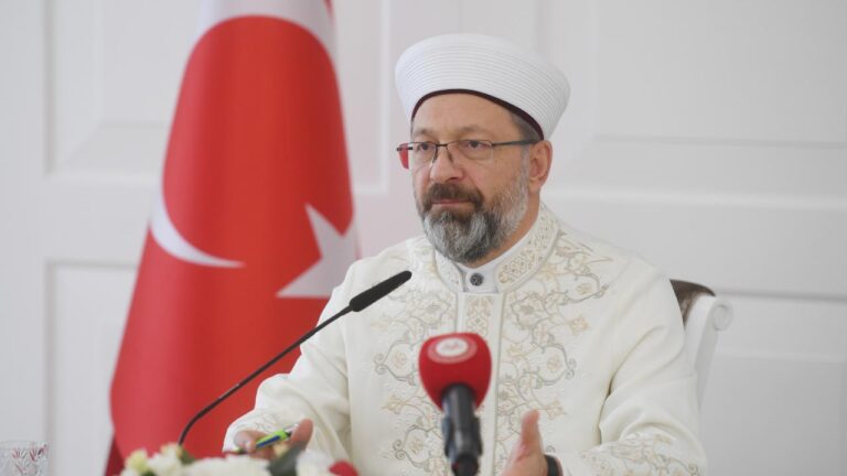Ali Erbaş: İnsanlık Zor ve Çetin Bir Süreçten Geçiyor