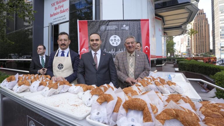 Bakan Kacır: Türk Değerlerinin Tanıtımı İçin Çalışıyoruz
