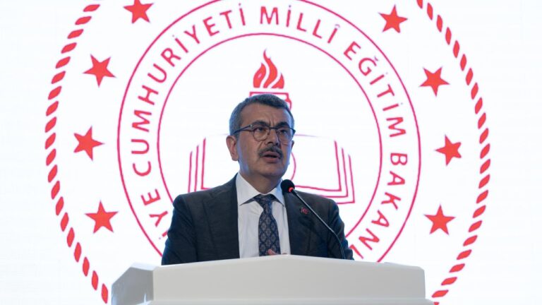 Bakan Tekin’den Velilere Açıklama