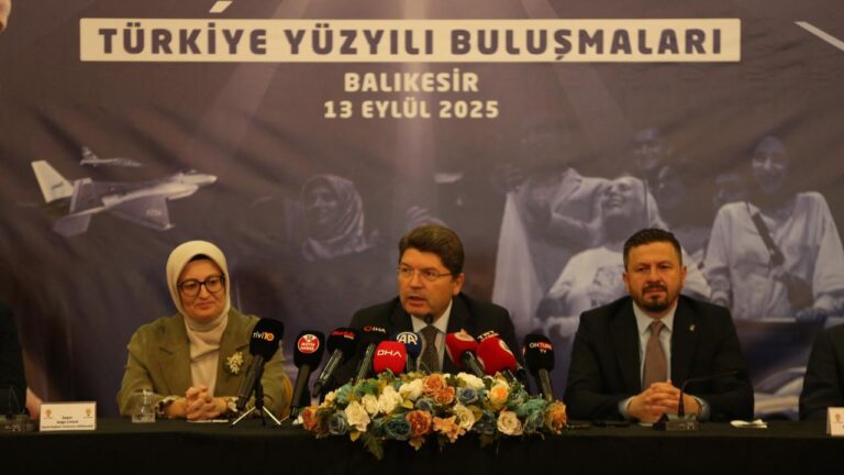 Bakan Tunç: CHP Genel Merkezi Yalan Üretim Merkezine Dönüştü