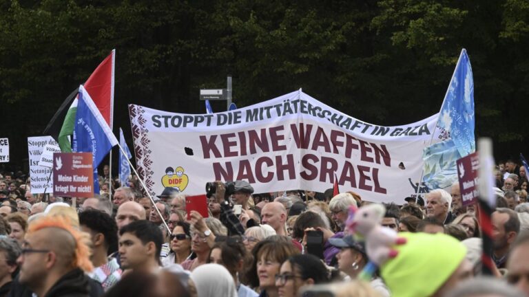 Berlin’de Barış Gösterisi: “Gazze’de Soykırımı Durdurun”
