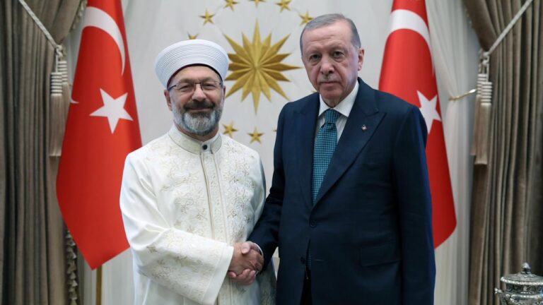 Cumhurbaşkanı Erdoğan, eski Diyanet İşleri Başkanı Erbaş’ı ağırladı