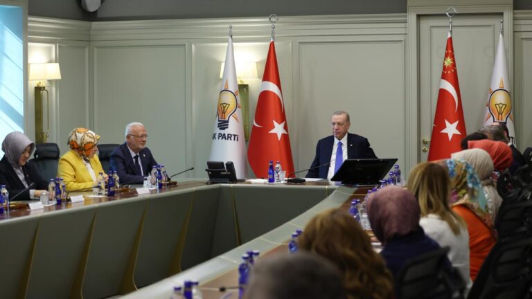 Cumhurbaşkanı Erdoğan, Kadın Belediye Başkanlarını Kabul Etti
