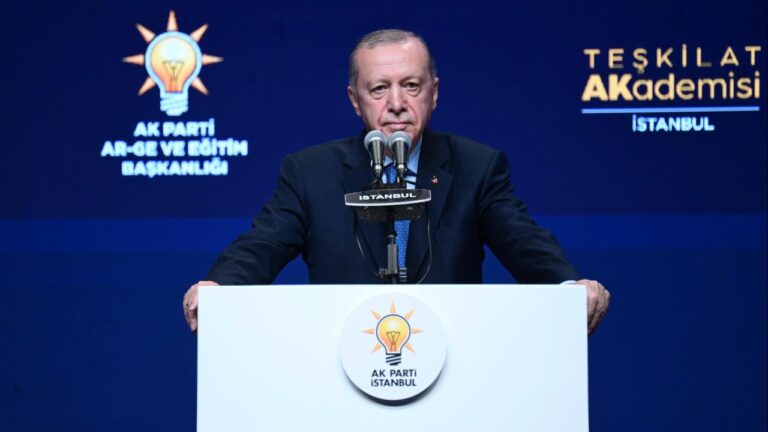 Erdoğan: Özgür Özel’in Manavgat’taki rüşvet skandalını hesaplamasını istiyor