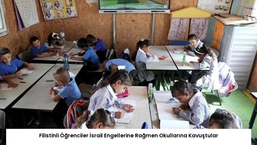 Filistinli Öğrenciler İsrail Engellerine Rağmen Okullarına Kavuştular