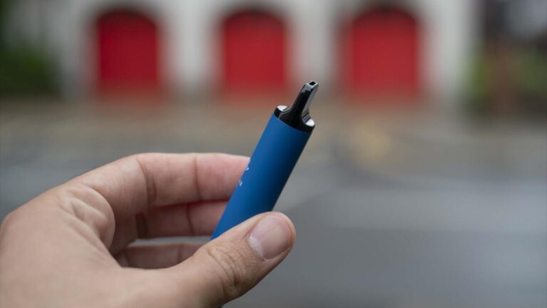 Gençleri Tehdit Eden Yeni Bir Tehlike: Elektronik Sigara