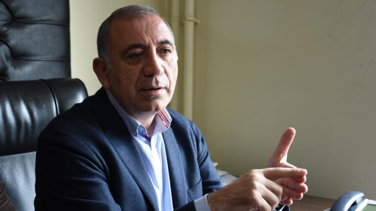 Gürsel Tekin CHP İstanbul İl Başkanlığı Görevine Devam Edecek