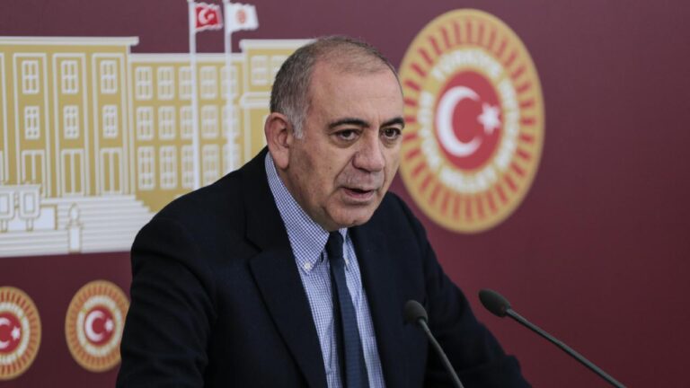 Gürsel Tekin: CHP İstanbul İl Başkanlığı’na Gitti