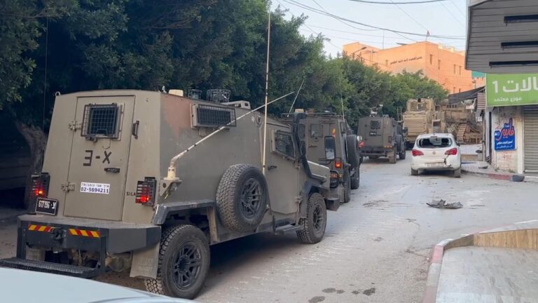 İşgalci İsrail, Batı Şeria’da 11 Filistinliyi Gözaltına Aldı
