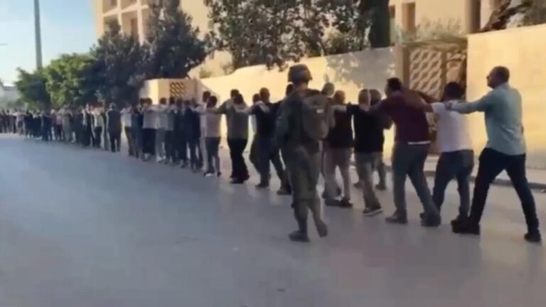 İşgalci İsrail, serbest bırakılan Filistinlileri yeniden gözaltına aldı