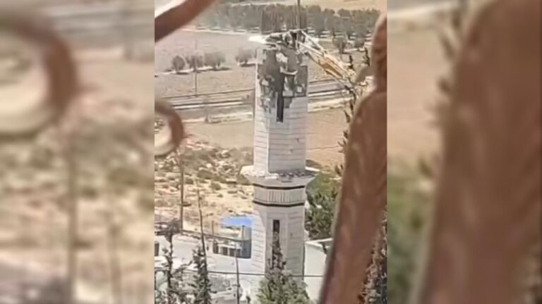 İsrail Ordusu Batı Şeria’da Bir Caminin Minaresini Yıktı