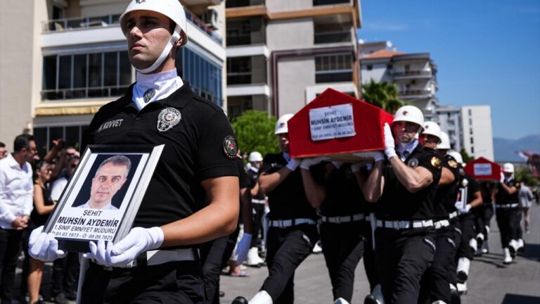 İzmir’de Şehit Polislerimiz Son Yolculuğuna Uğurlandı