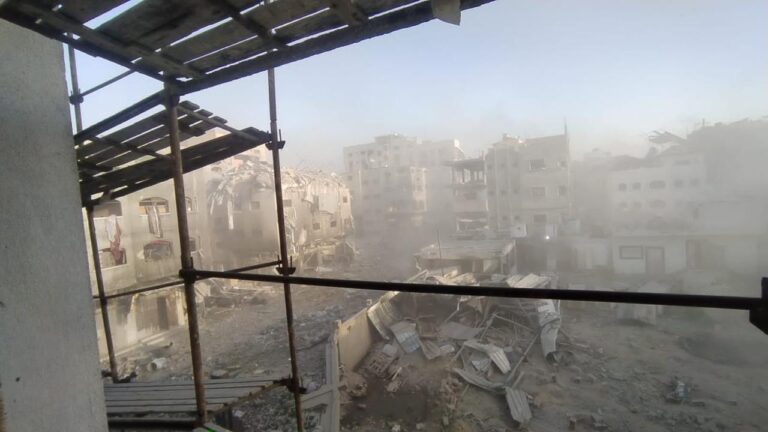 Katil İsrail’in Gazze’ye Yeni Saldırısında En Az 30 Filistinli Hayatını Kaybetti