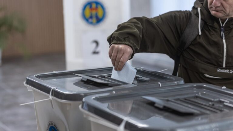 Moldova Seçimlerinde 3 parti ve 2 blok parlamentoya girdi