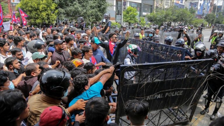 Nepal Protestoları: Başbakan Oli İstifa Etti