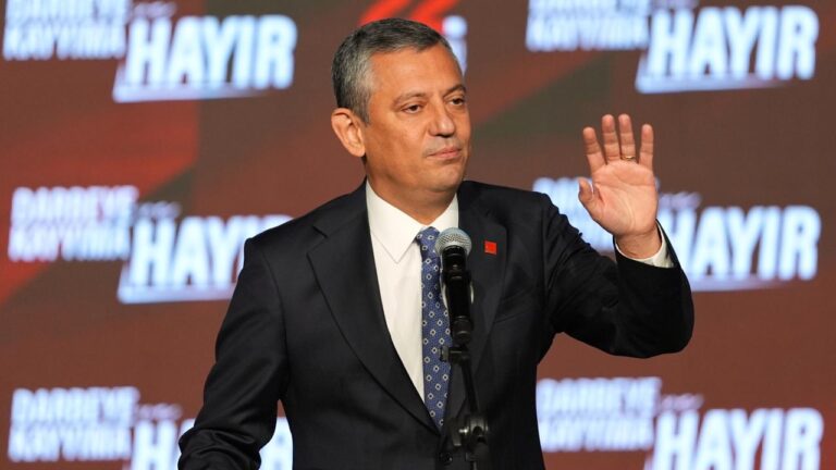 Özgür Özel tekrar CHP Genel Başkanı seçildi