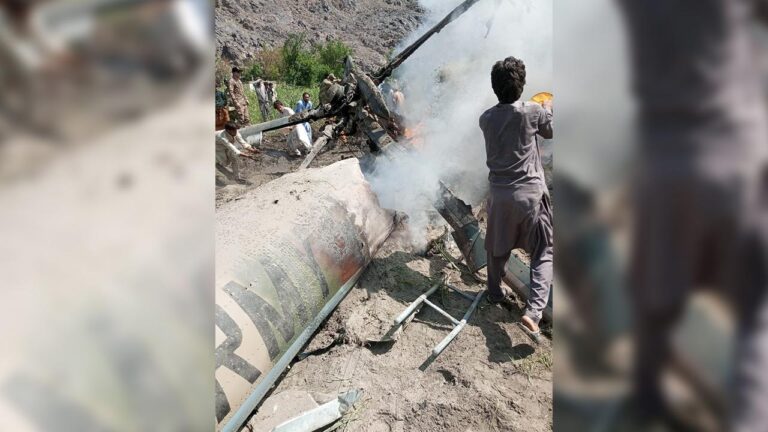 Pakistan’da Helikopter Kazası: 5 Kişi Hayatını Kaybetti