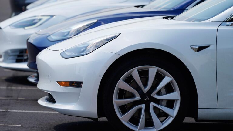 Tesla, kapı kollarını kullanıcılarını düşünerek yeniden tasarlıyor