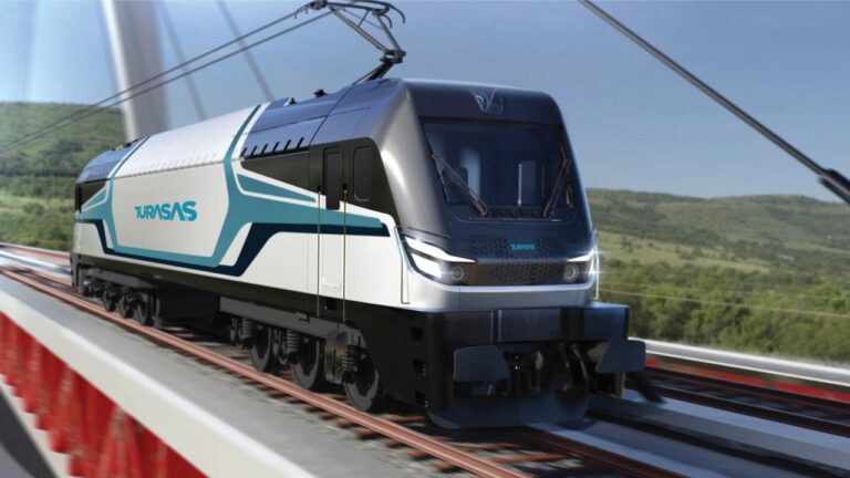 Türkiye Elektrikli Lokomotif Üretimine Geçiyor