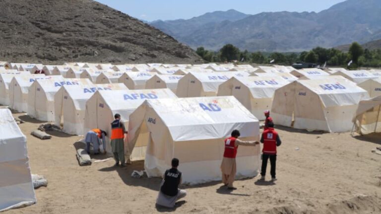 Türkiye’nin Afganistan’daki Depremzedelere Yardımı