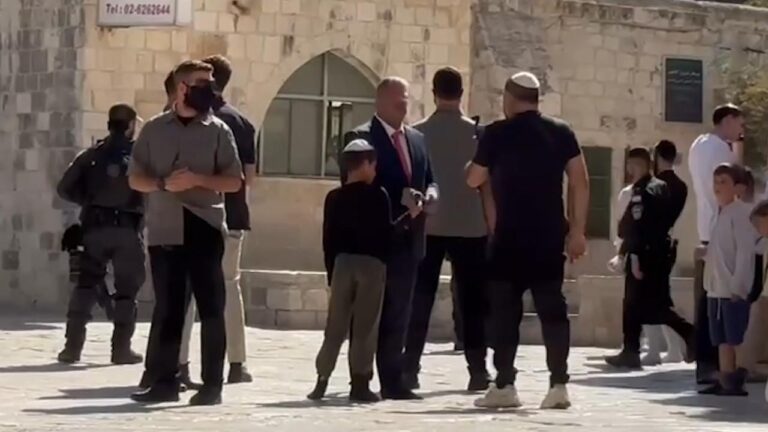 Aşırı sağcı İsrailli Bakan Ben-Gvir, Mescid-i Aksa’ya baskın düzenledi