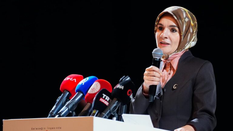 Bakan Göktaş: Çocuklarımıza Dijital Dünyayı Sağlıklı Kullanma Becerileri Kazandırıyoruz