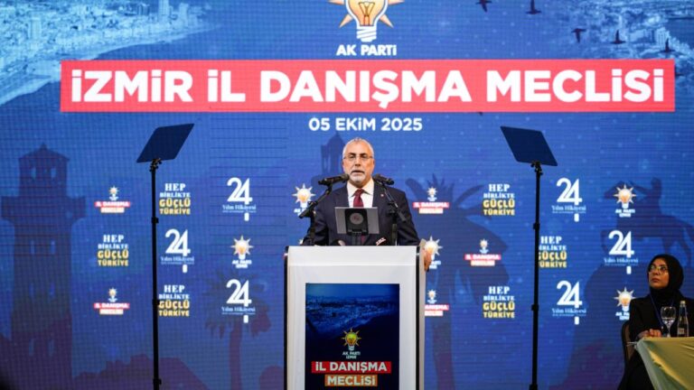 Bakan Işıkhan: İzmir Çöplerle Dolu ve Kokudan Geçilmiyor