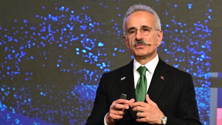 Bakan Uraloğlu 2026 Nisan Ayında Ülkemizi 5G ile Tanıştıracak