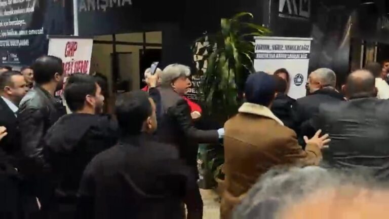 CHP Kongresinde Basına Yönelik Olay