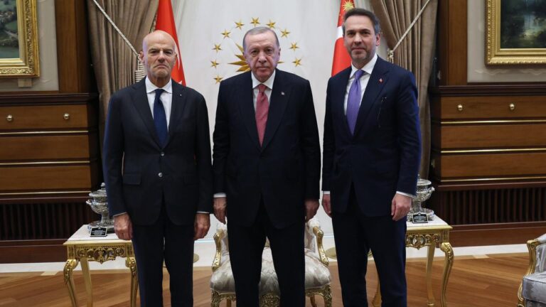Cumhurbaşkanı Erdoğan, İtalya Milli Hidrokarbon Ajansı Başkanı Descalzi’yi kabul etti