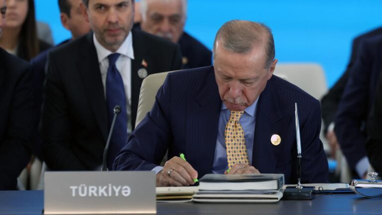 Cumhurbaşkanı Erdoğan, Türk Devletleri Teşkilatı Zirvesi’nde önemli belgelere imza attı