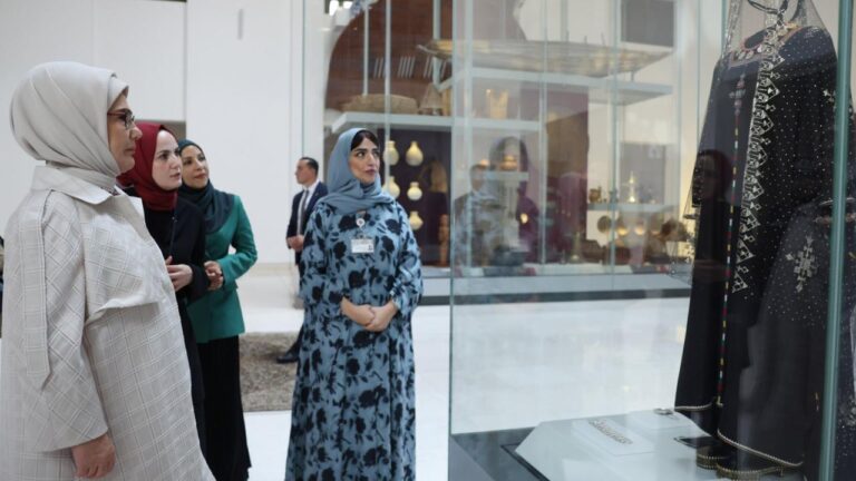 Emine Erdoğan, Umman’daki Ulusal Müze’yi Ziyaret Etti