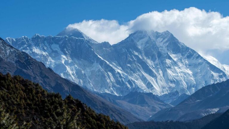 Everest Dağı’nın Doğusundaki Kar Fırtınası Sonucu Bir Kişi Hayatını Kaybetti