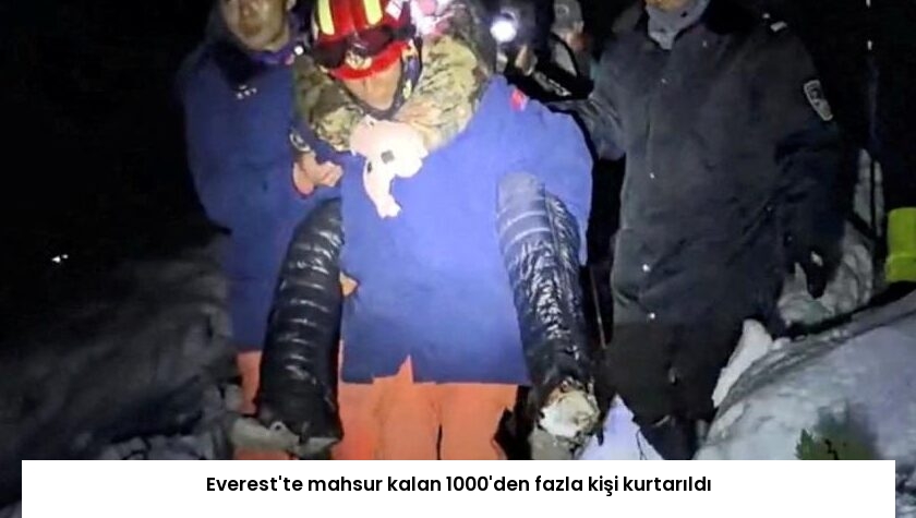 Everest’te mahsur kalan 1000’den fazla kişi kurtarıldı