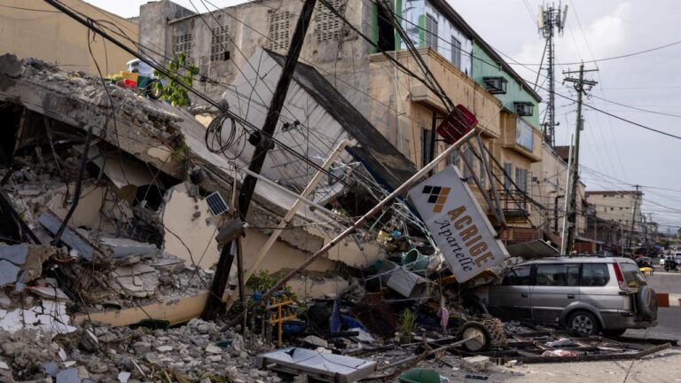 Filipinler’de 6,9 Büyüklüğündeki Depremde Hayatını Kaybedenlerin Sayısı 72’ye Yükseldi