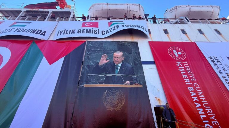 Gazze’ye İyilik Gemisiyle Yardım Yüklendi